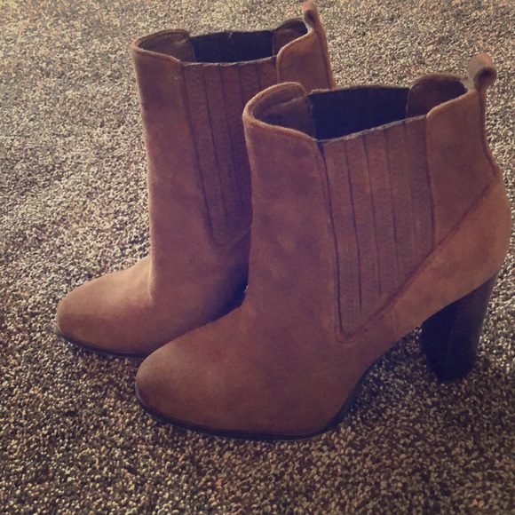 nine west crimson booties